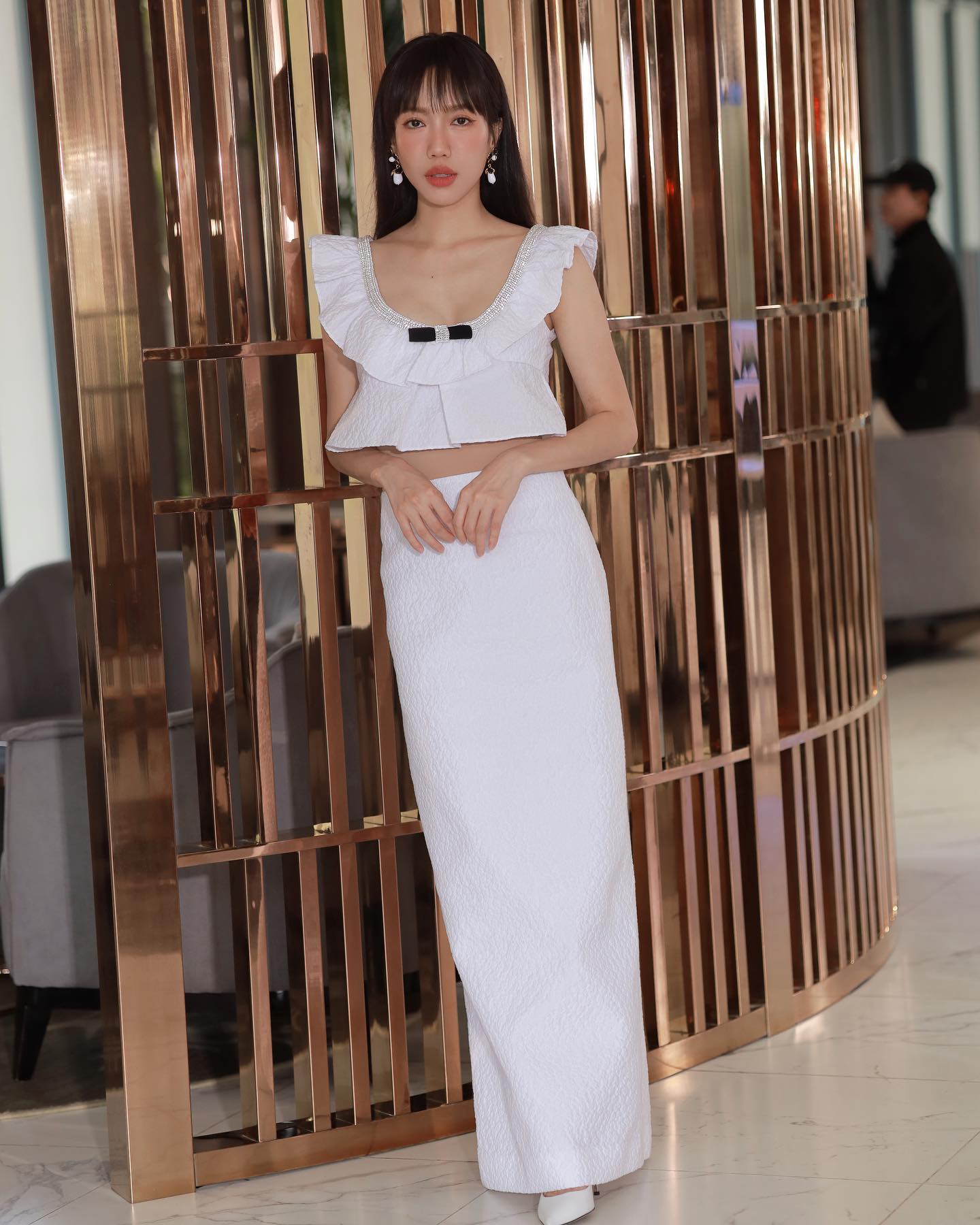 Diệu Nhi (Chị đẹp đạp gió rẽ sóng) đổi sang phong cách nữ tính với loạt set váy xinh tươi-4