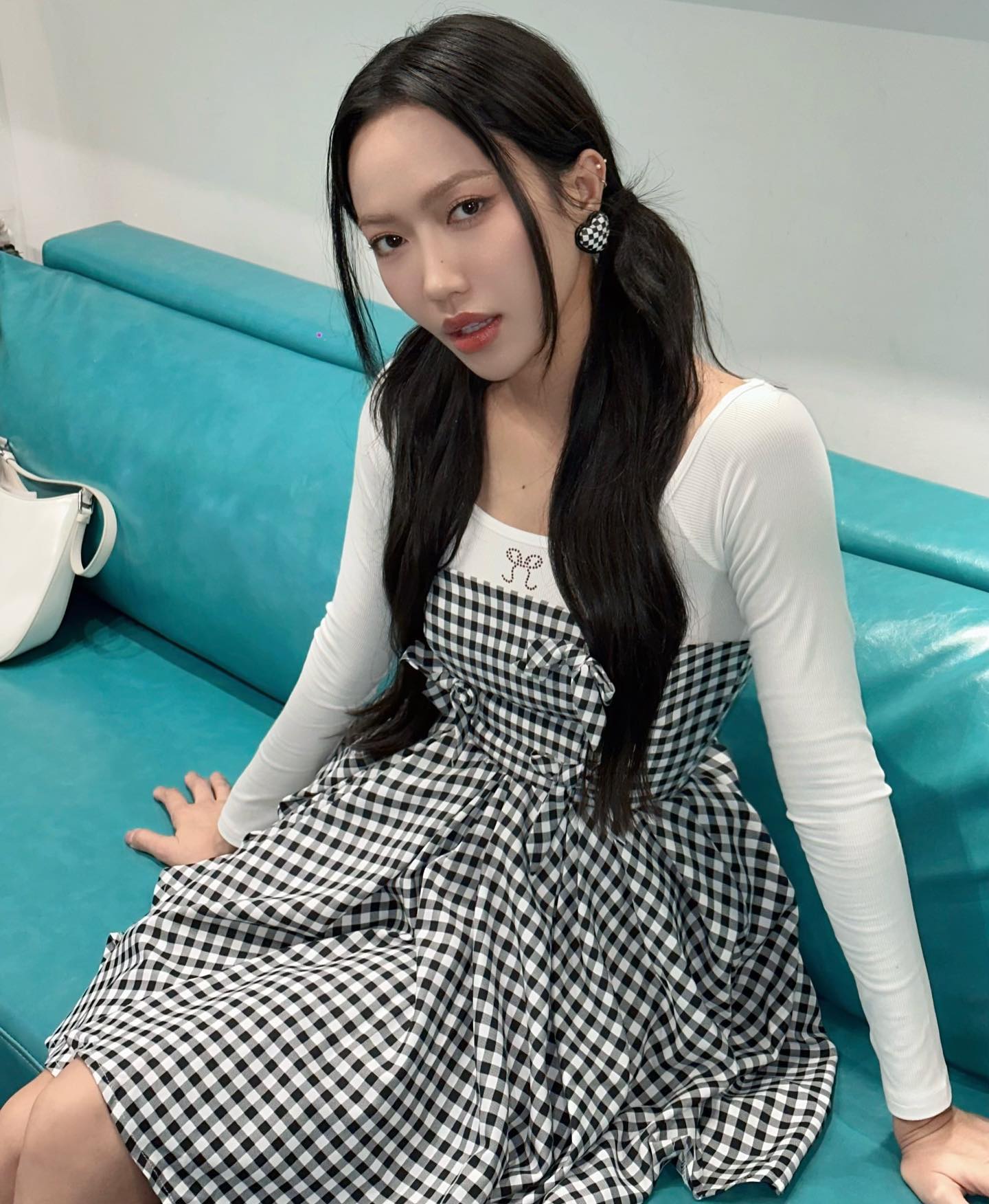 Diệu Nhi (Chị đẹp đạp gió rẽ sóng) đổi sang phong cách nữ tính với loạt set váy xinh tươi-6