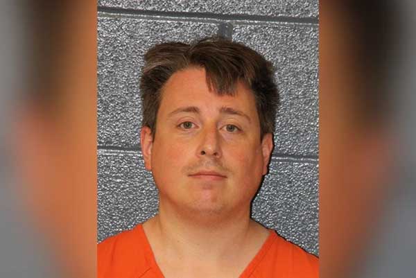 Bác sĩ tâm thần lĩnh án 40 năm tù giam vì dùng AI biến ảnh những đứa trẻ thơ ngây thành hình khiêu dâm-1