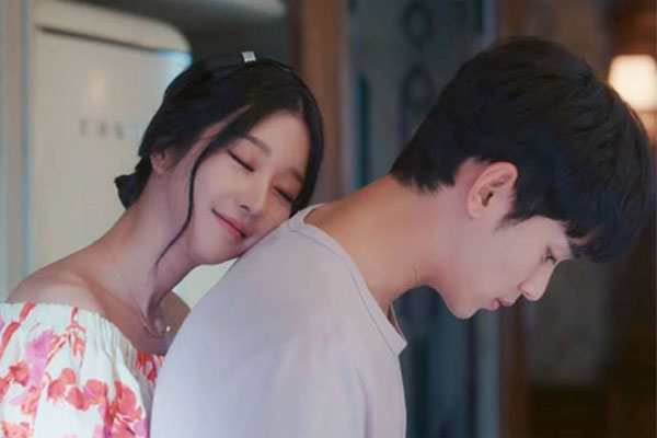 Anh tôi đưa hết lương cho chị dâu giữ nhưng chị từ chối nhận-2