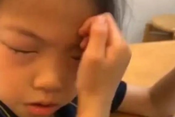 Bé gái 9 tuổi gần như bị mù, thủ phạm có thể cũng đang ở quanh bạn-1