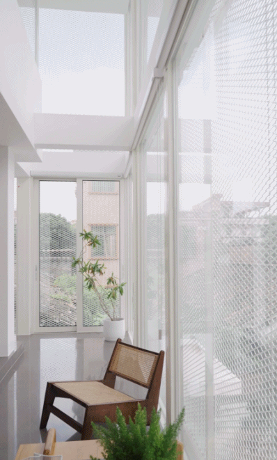 Ngôi nhà gây sốt vì có thiết kế khác người: 3 mặt tường trong suốt, đứng bên ngoài có thể nhìn thấu bên trong-6