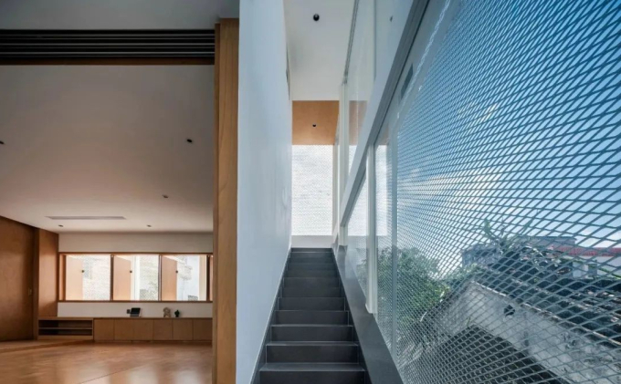 Ngôi nhà gây sốt vì có thiết kế khác người: 3 mặt tường trong suốt, đứng bên ngoài có thể nhìn thấu bên trong-8