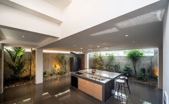 Ngôi nhà gây sốt vì có thiết kế khác người: 3 mặt tường trong suốt, đứng bên ngoài có thể nhìn thấu bên trong-9