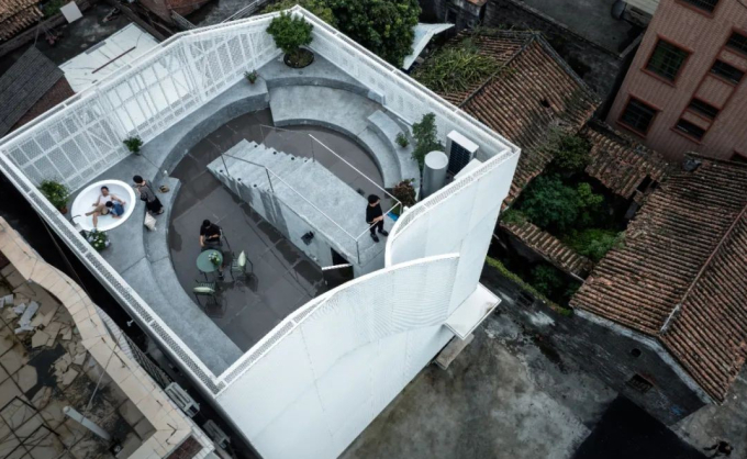 Ngôi nhà gây sốt vì có thiết kế khác người: 3 mặt tường trong suốt, đứng bên ngoài có thể nhìn thấu bên trong-10