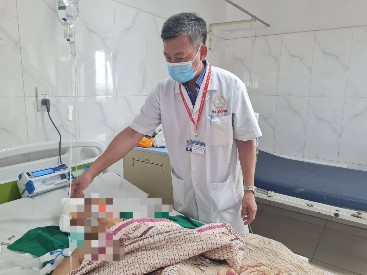 Bé trai 12 tuổi bị trúng đạn vào đầu-1