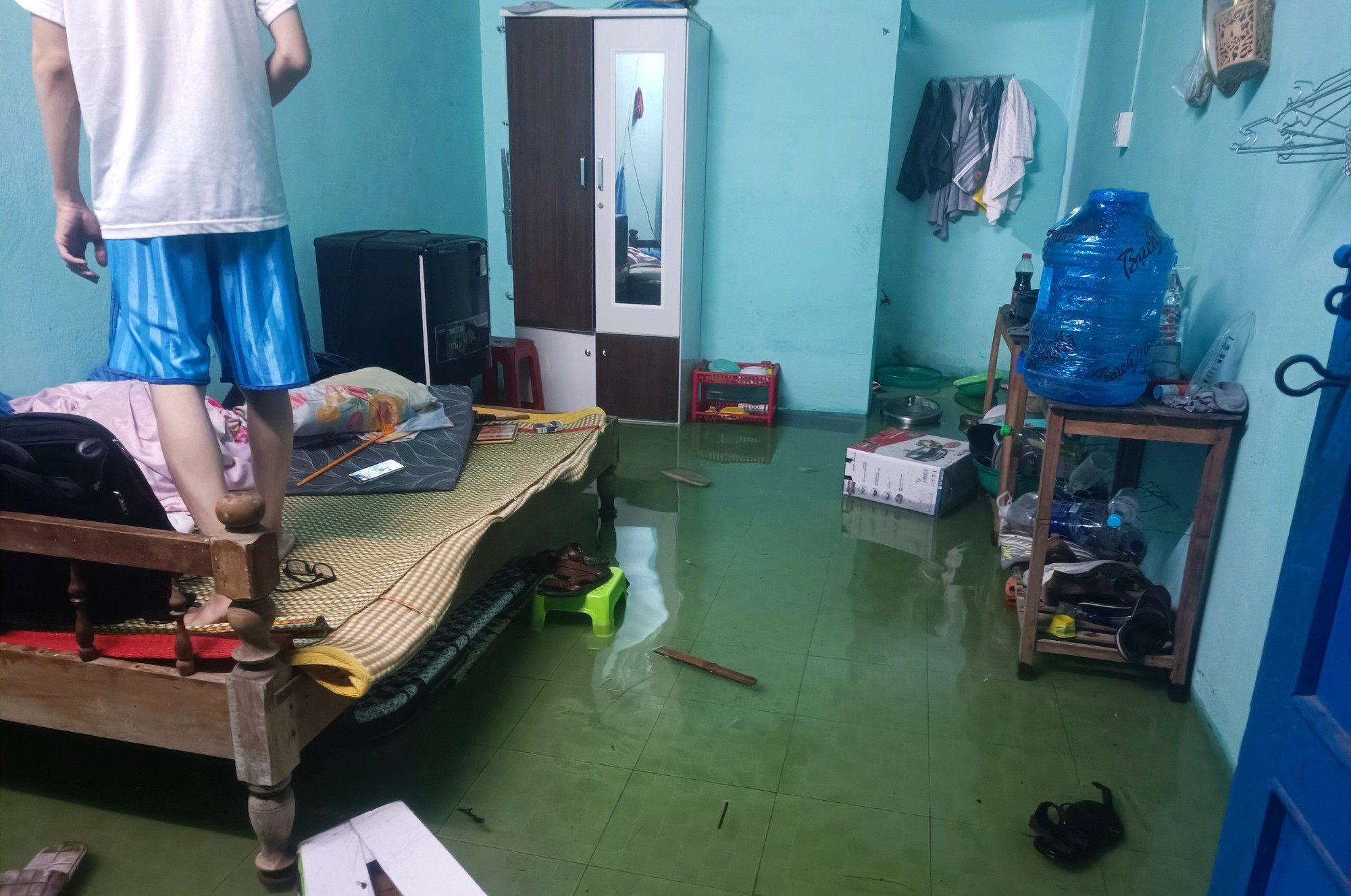 Lũ sông Hương lên nhanh trong đêm, người dân TP Huế thức trắng ứng phó-7