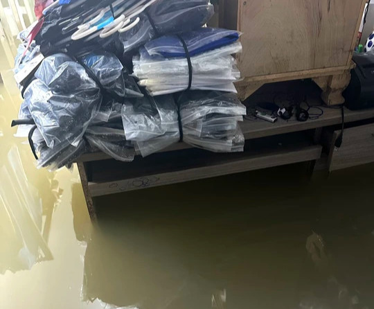 Lũ sông Hương lên nhanh trong đêm, người dân TP Huế thức trắng ứng phó-9