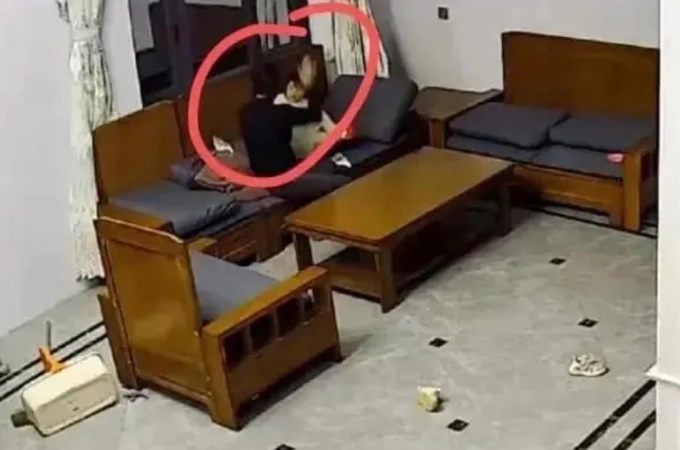 Chứng kiến hành động luân phiên của ông bà nội với con gái 3 tuổi, người mẹ dứt khoát đòi ly hôn-1