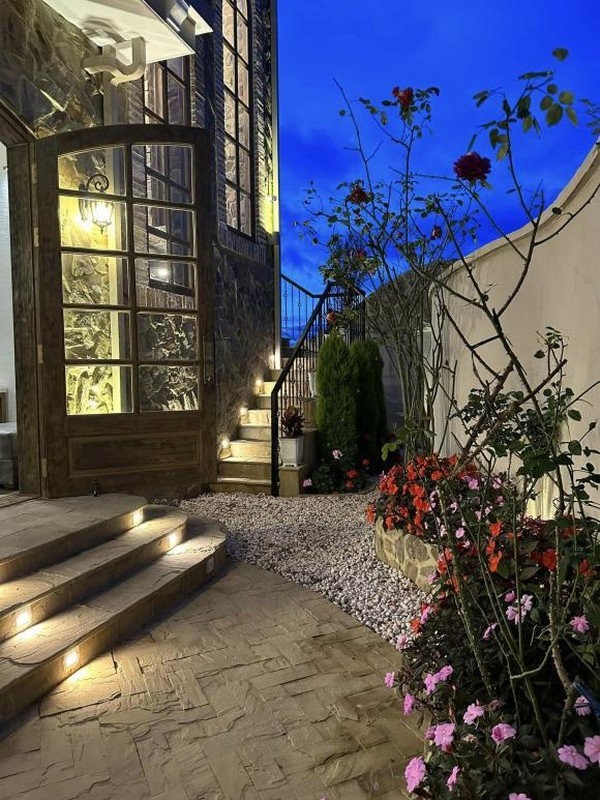 Hoa hậu Thu Hoài khoe không gian uống cafe đẹp như mơ, biệt thự nào cũng đẳng cấp-12