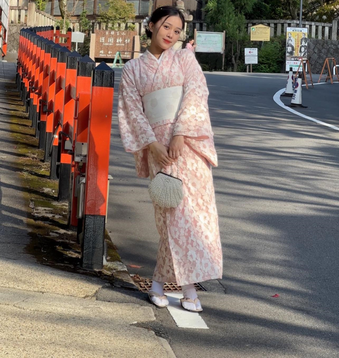 Bạn gái hotgirl khoe ảnh tại Nhật Bản, tiền đạo ĐT Việt Nam khen hết lời nhưng nhận cái kết đắng-2