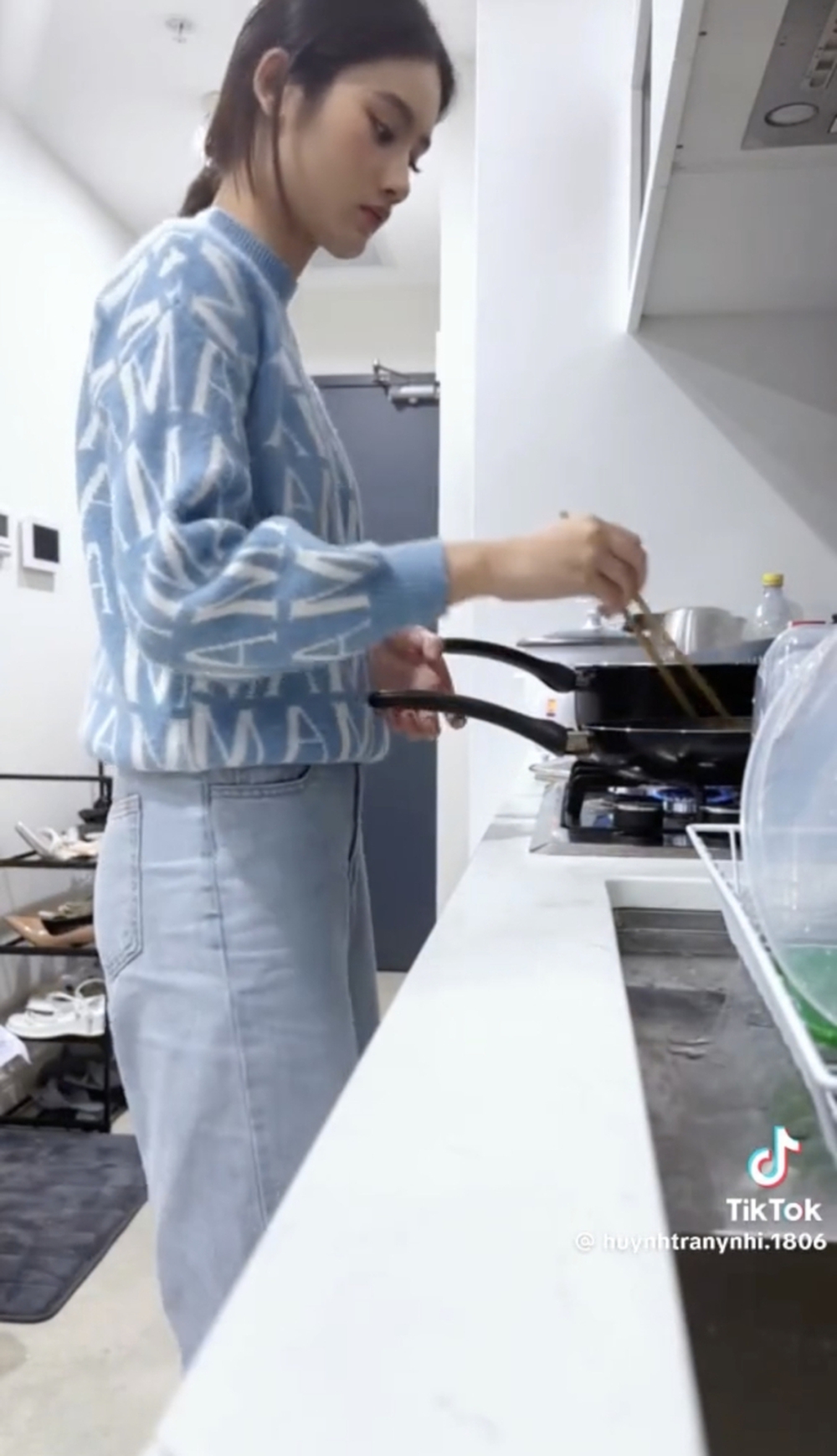 Hoa hậu Ý Nhi hé lộ không gian sống tại Úc, tự tay làm 1 việc gây ấn tượng-3