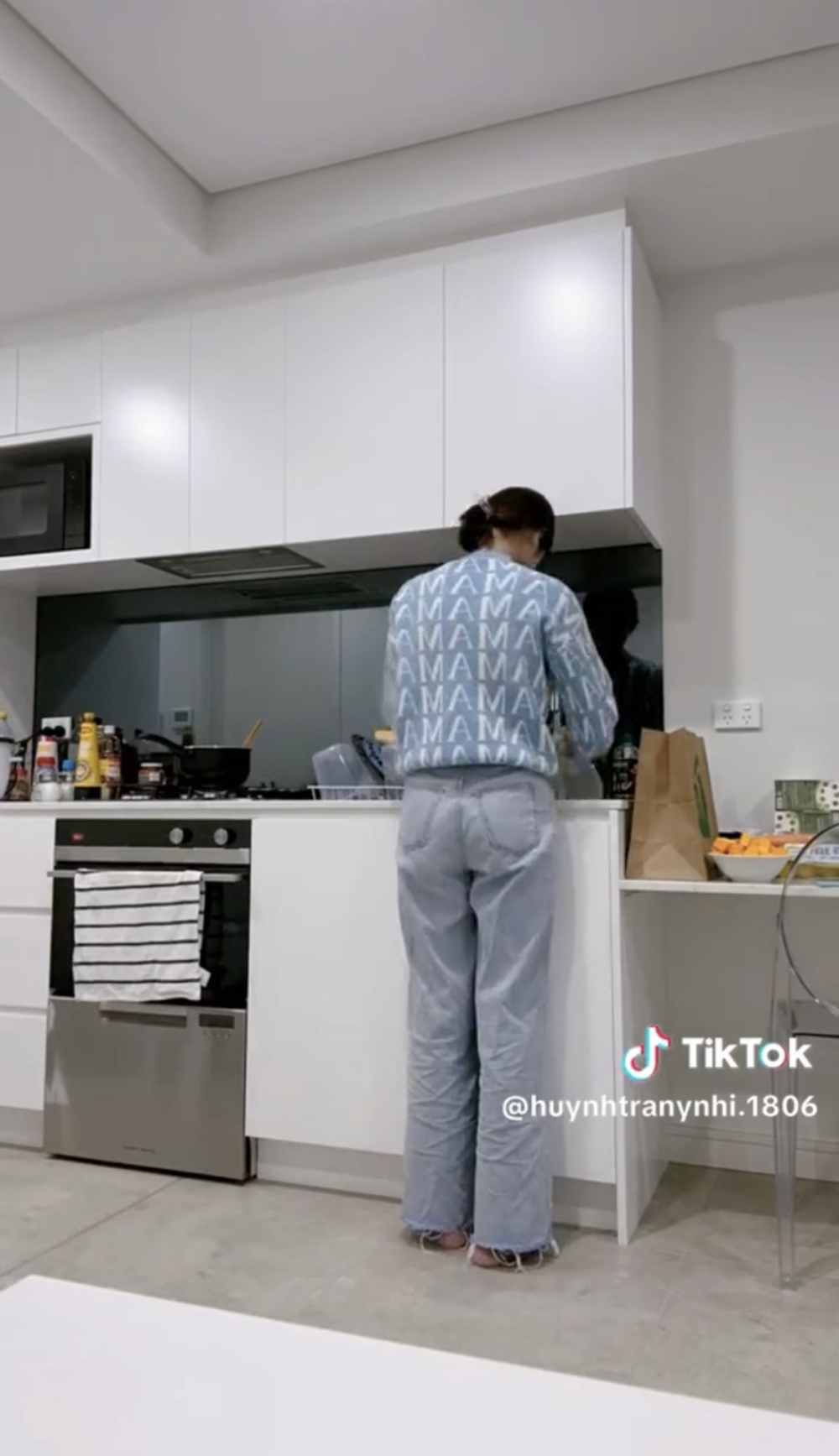 Hoa hậu Ý Nhi hé lộ không gian sống tại Úc, tự tay làm 1 việc gây ấn tượng-2