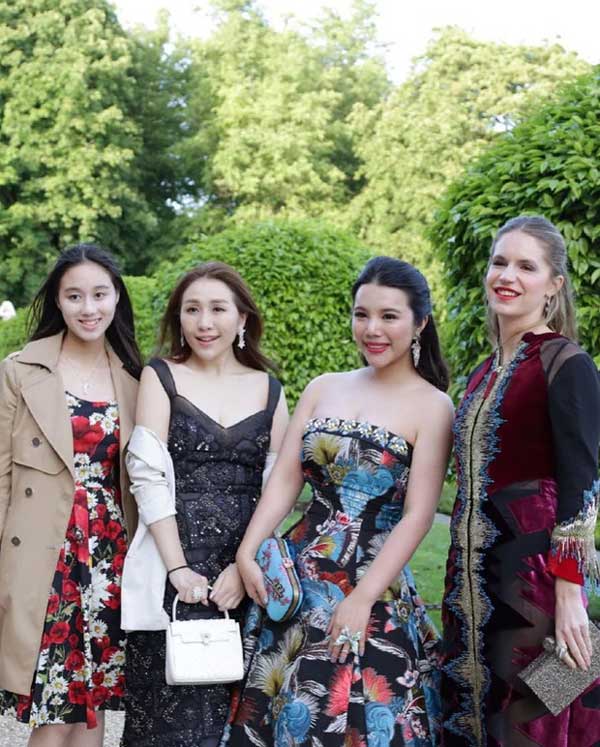 Choáng với dinh thự của tiểu thư Trung Quốc: Rộng ngang lâu đài, đi một vòng mất 7 tiếng đồng hồ, nhìn phòng thay đồ ai cũng ghen tị-4