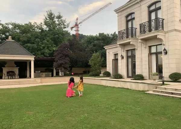 Choáng với dinh thự của tiểu thư Trung Quốc: Rộng ngang lâu đài, đi một vòng mất 7 tiếng đồng hồ, nhìn phòng thay đồ ai cũng ghen tị-5