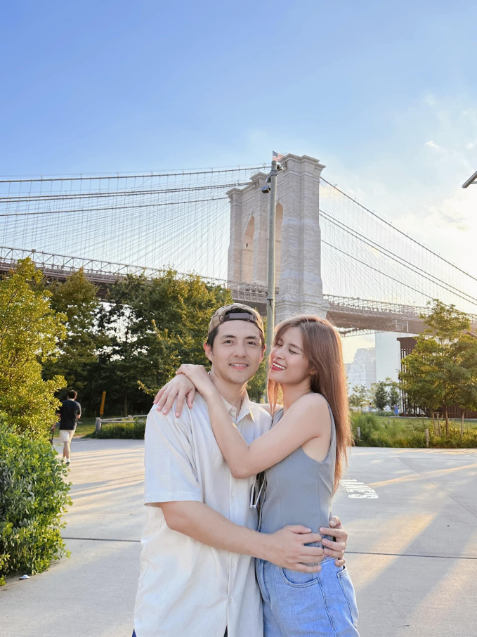 Chỉ 1 bức ảnh hiếm hoi xuất hiện chung, Đông Nhi để lộ mối quan hệ với bố mẹ chồng hào môn-6