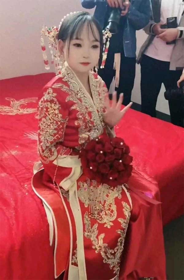 Cô dâu mang gương mặt non choẹt với nghi vấn tảo hôn và sự thật bất ngờ-2