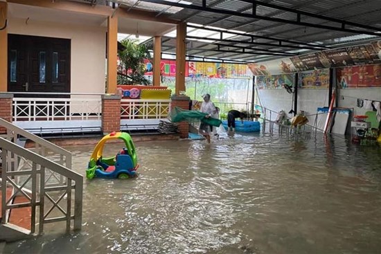 Mưa lũ khó lường, TT-Huế cho học sinh nghỉ học, dừng tất cả các hoạt động sự kiện