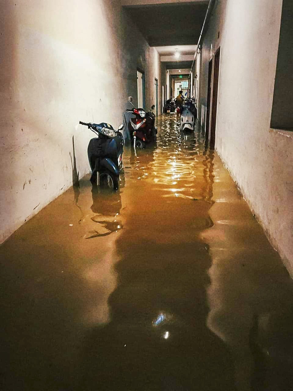 Mưa lũ khó lường, TT-Huế cho học sinh nghỉ học, dừng tất cả các hoạt động sự kiện-6