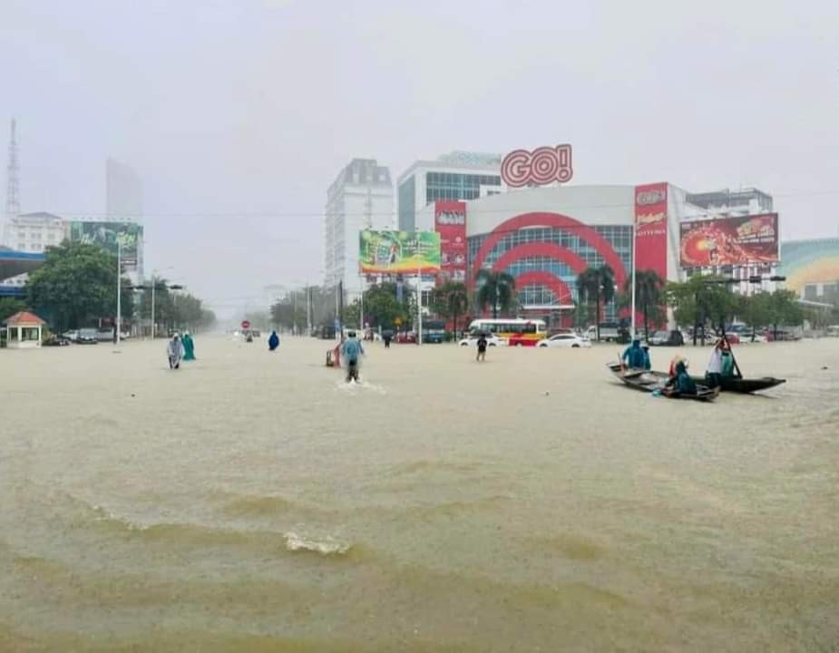 Mưa lũ khó lường, TT-Huế cho học sinh nghỉ học, dừng tất cả các hoạt động sự kiện-7