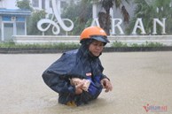Đất lở vùi lấp người dân, nhiều cung đường sắt ở Huế bị phong tỏa do mưa lớn