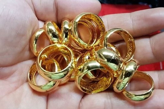 Nên mua vàng miếng hay vàng nhẫn?