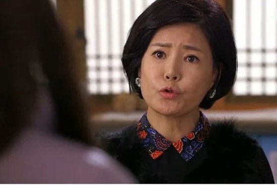 Mẹ chồng bắt tôi bán hết vàng cưới để trả nợ cho em chồng