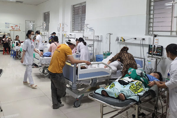 Kiên Giang: Hơn 50 học sinh của 2 trường học nhập viện sau bữa ăn trưa-1