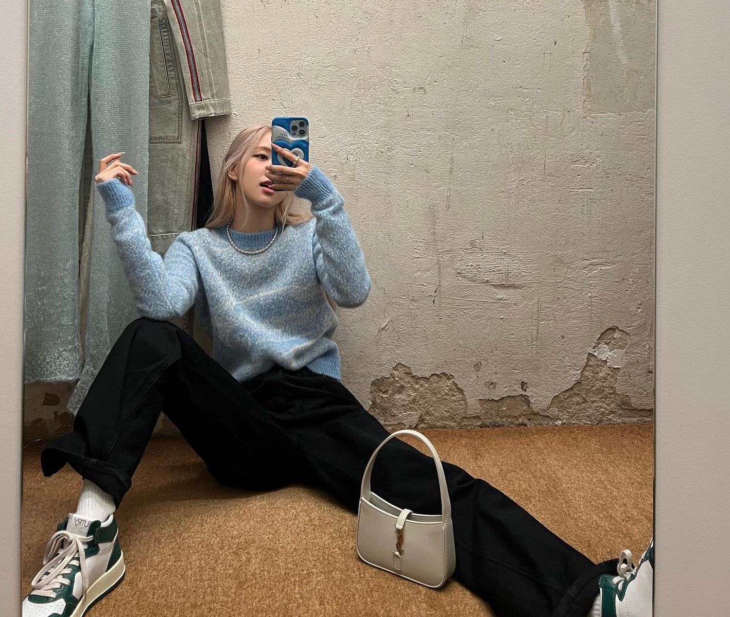 10 cách diện quần đen đơn giản mà sang trọng của Rosé-3