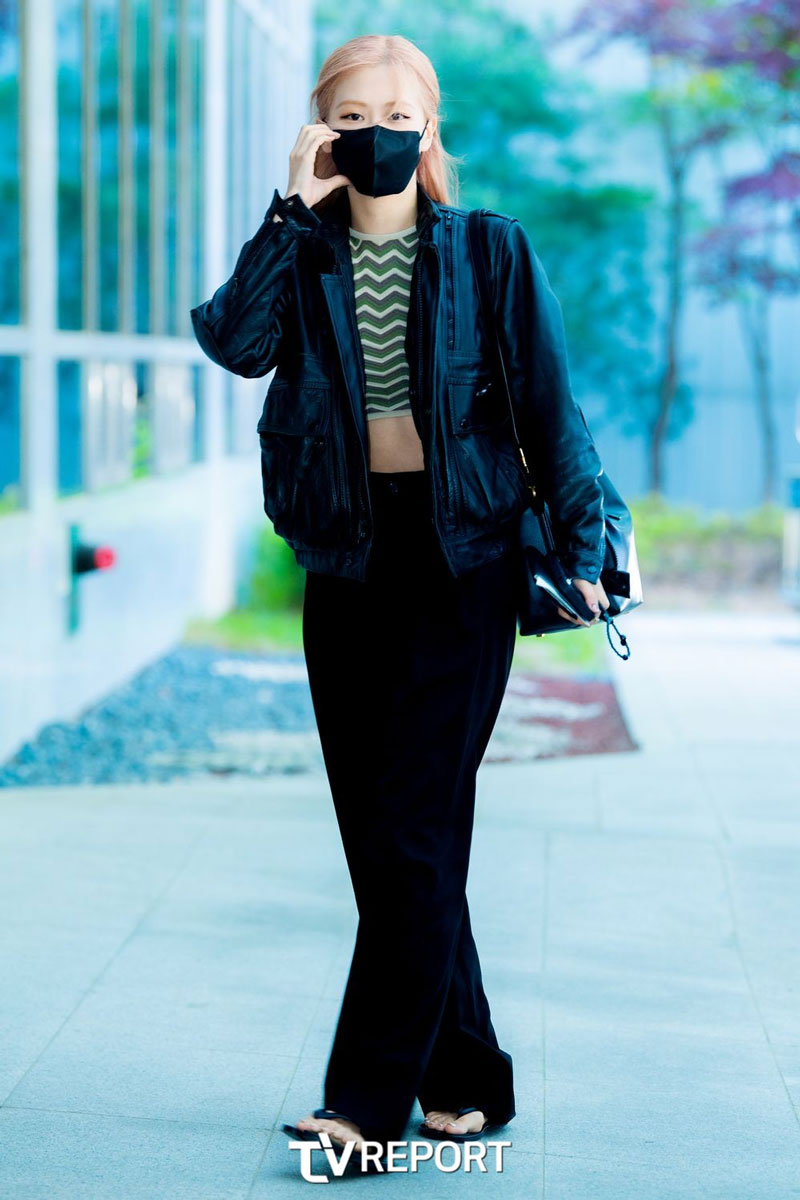 10 cách diện quần đen đơn giản mà sang trọng của Rosé-8