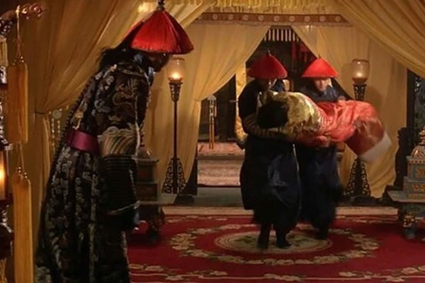 Chuyện Hoàng đế nhà Thanh hưởng thụ cuộc sống: Đi vệ sinh cần 6 người hầu-4