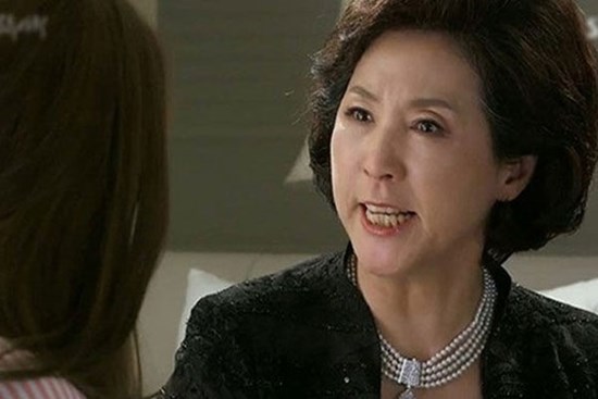 Mẹ chồng chia tài sản thừa kế nhưng nhất quyết không cho con dâu đứng tên