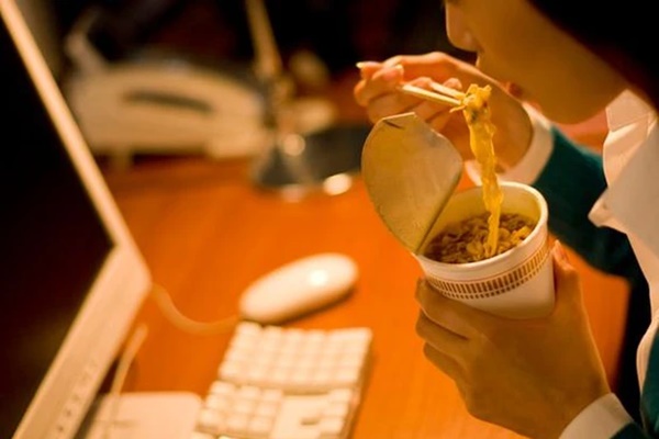 Người đàn ông 35 tuổi gan trắng xoá do uống một ly này mỗi ngày, nguy cơ ung thư tăng cao-2