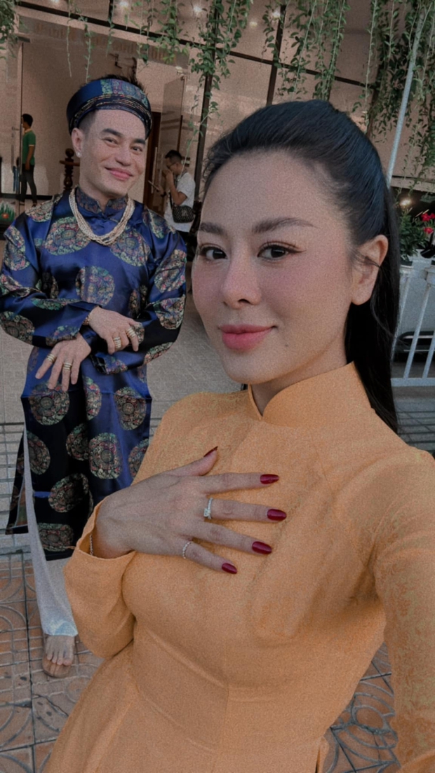 Đám cưới Puka - Gin Tuấn Kiệt ở Đồng Tháp: Hòa Minzy - BB Trần và dàn sao Vbiz đổ bộ sáng sớm, Dương Lâm lên đồ làm MC-4