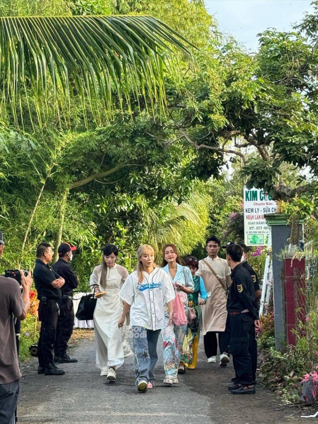 Đám cưới Puka - Gin Tuấn Kiệt ở Đồng Tháp: Hòa Minzy - BB Trần và dàn sao Vbiz đổ bộ sáng sớm, Dương Lâm lên đồ làm MC-9