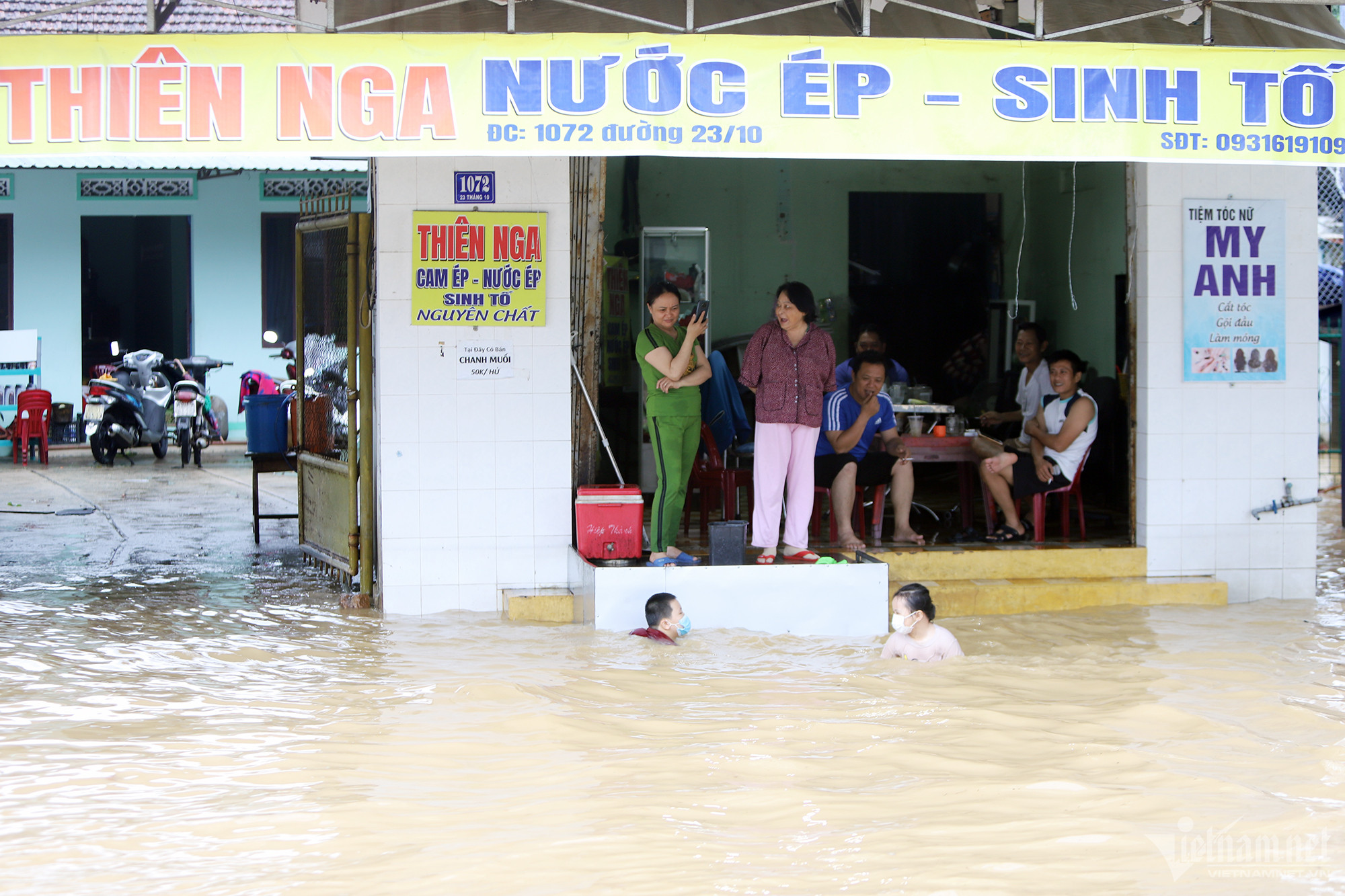 Mưa lớn kèm xả lũ, ngoại thành Nha Trang ngập tứ phía-4