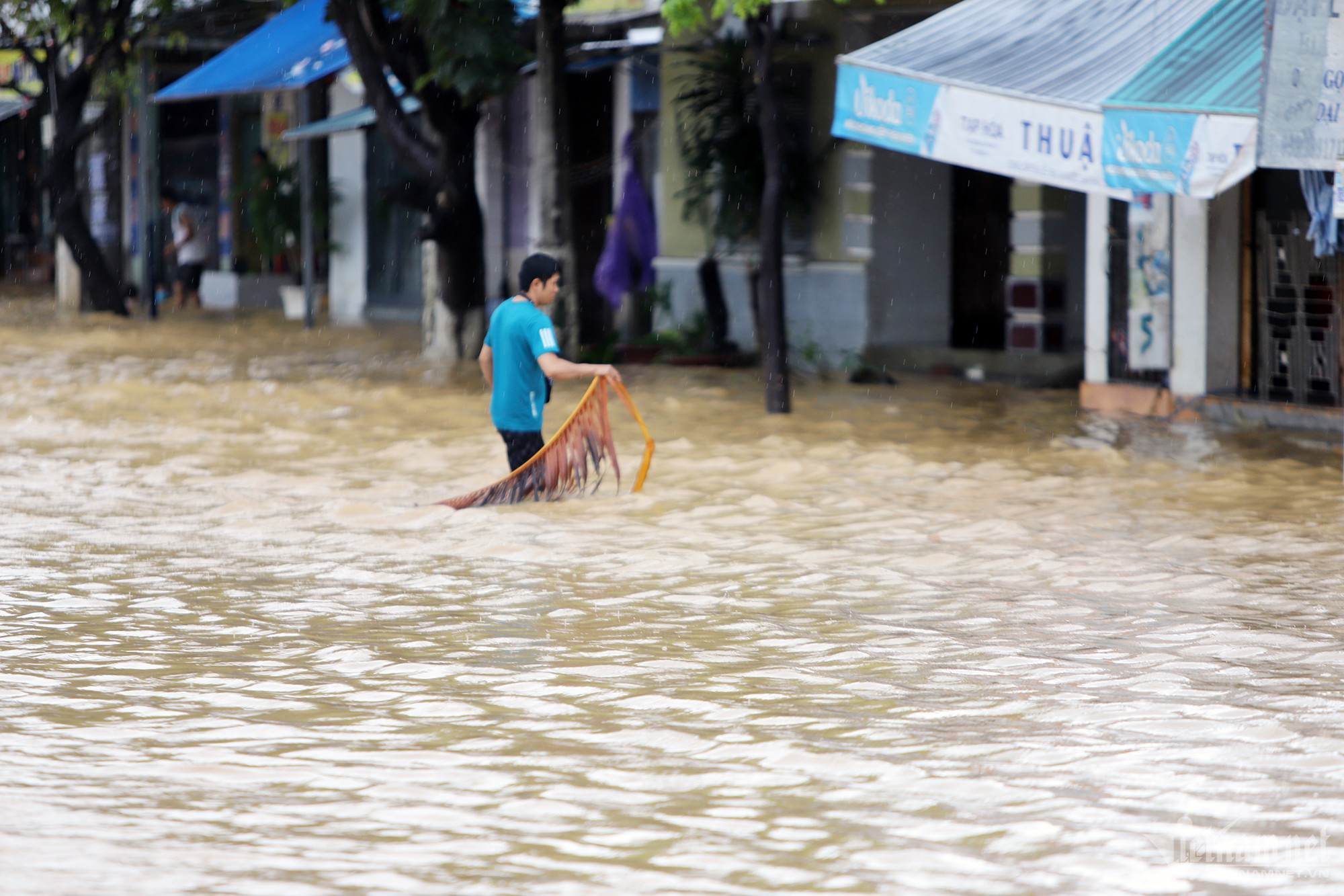 Mưa lớn kèm xả lũ, ngoại thành Nha Trang ngập tứ phía-5