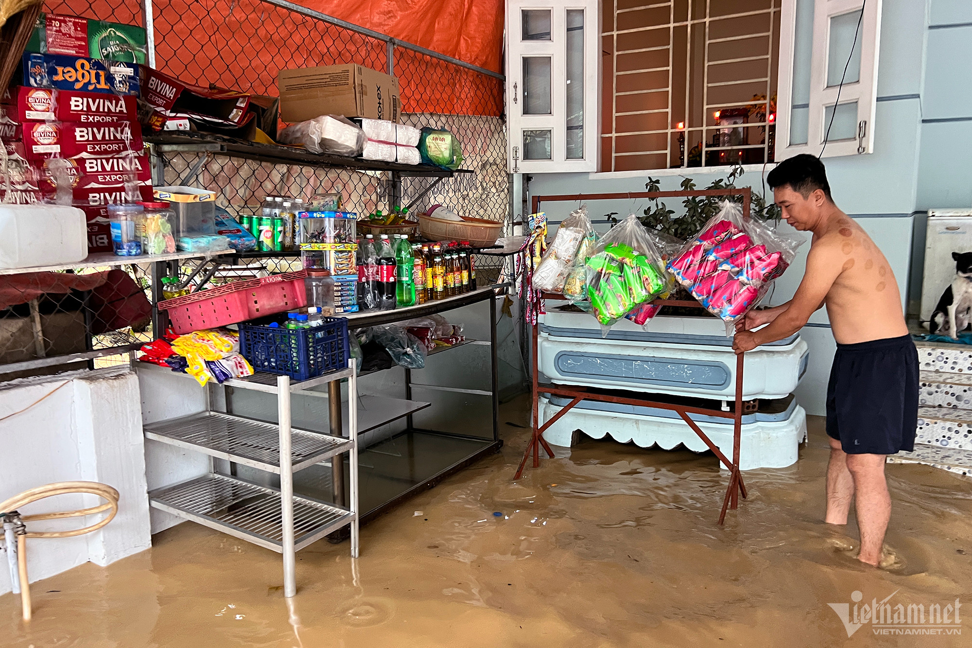 Mưa lớn kèm xả lũ, ngoại thành Nha Trang ngập tứ phía-11