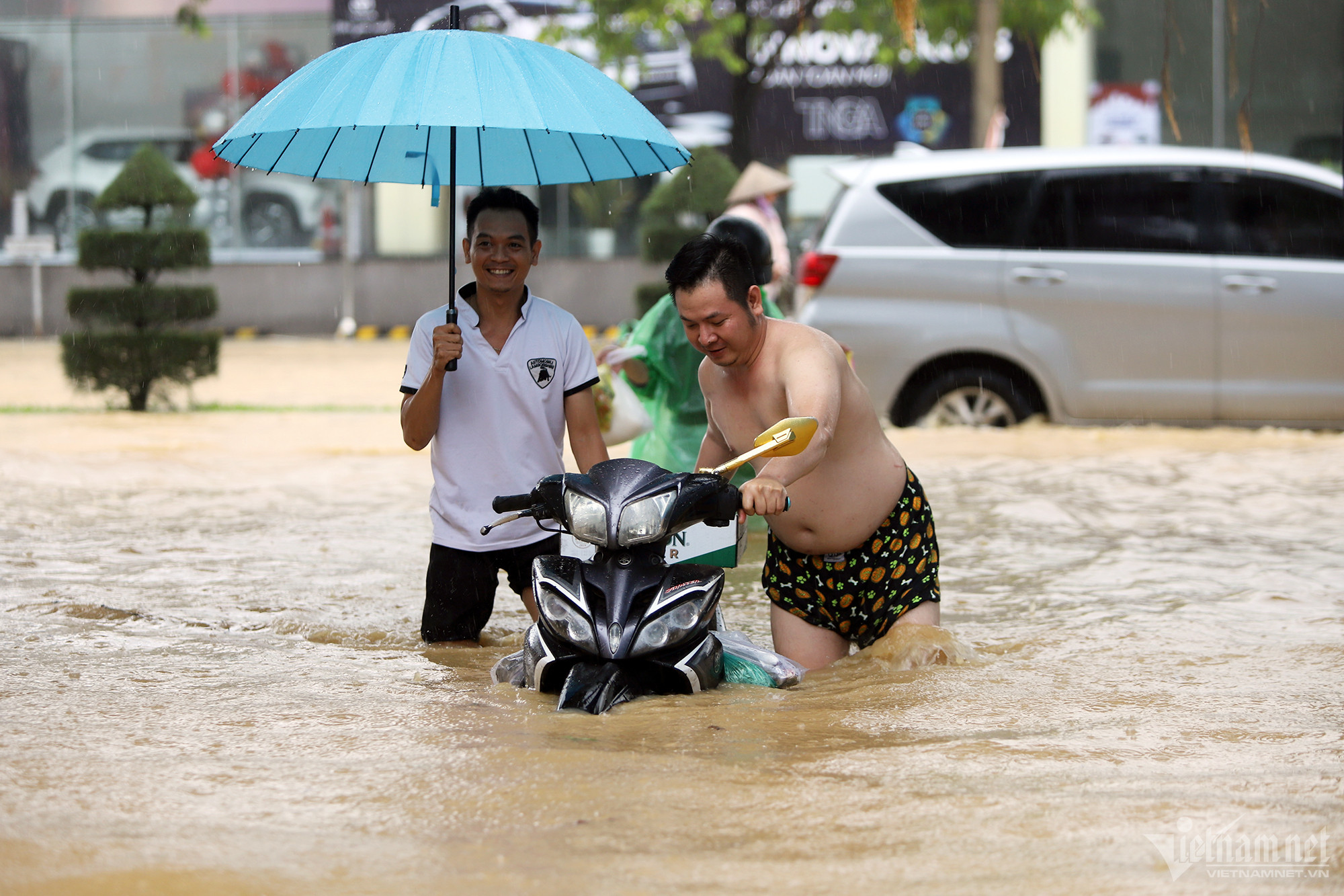 Mưa lớn kèm xả lũ, ngoại thành Nha Trang ngập tứ phía-12