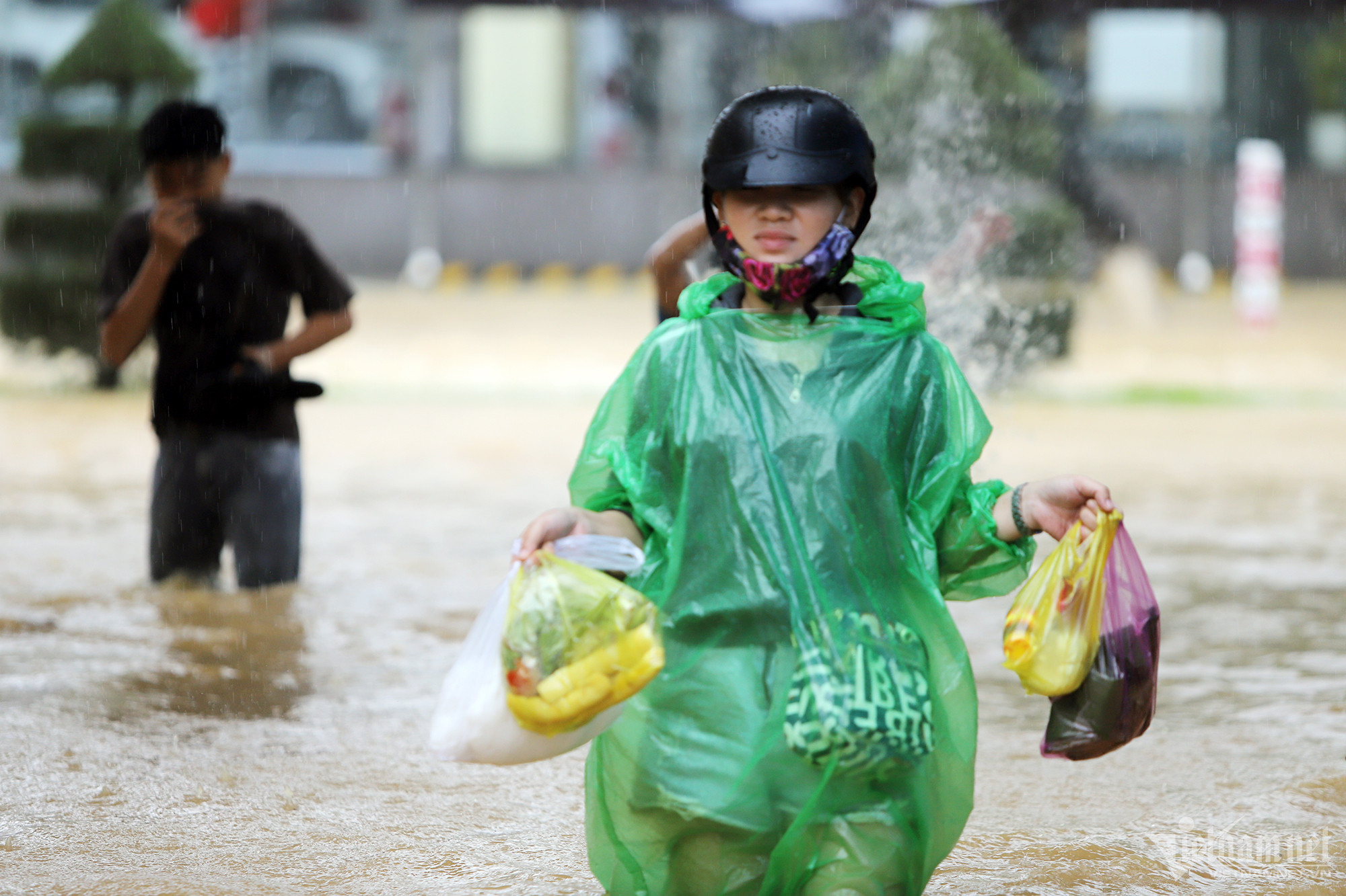 Mưa lớn kèm xả lũ, ngoại thành Nha Trang ngập tứ phía-13