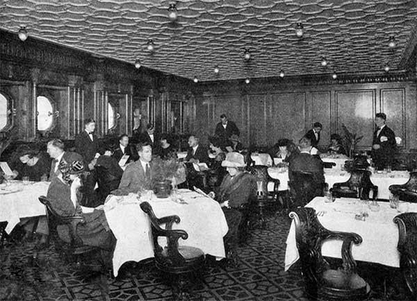 Khách ở khoang hạng nhất trên tàu Titanic trước khi bị đắm được ăn gì?-3