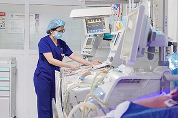 Cảnh báo: Mổ lấy thai khi chưa có cơn chuyển dạ, 2 trẻ nguy kịch sau sinh-1