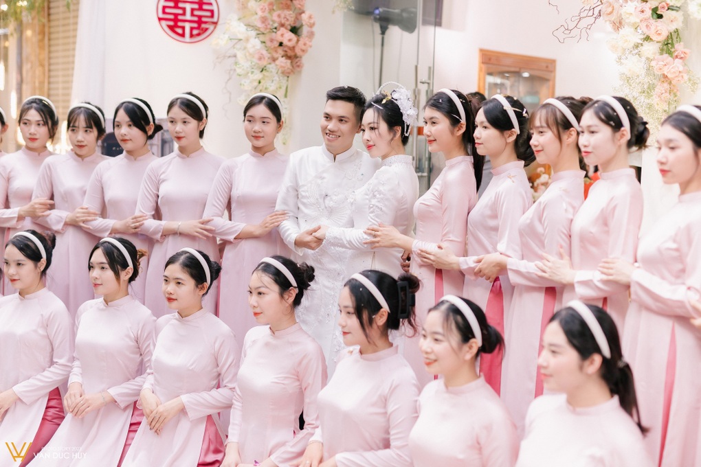 Đám cưới khủng ở Hải Phòng: 23 tráp 46 người bê, dàn ô tô tiền tỷ đón dâu-1