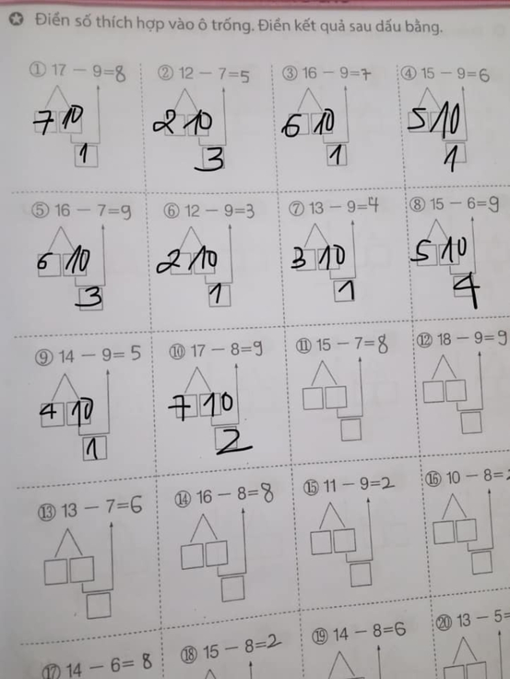 Cả nhà thức đêm giải bài toán cho con nhưng bó tay, lên mạng hỏi ai cũng sốc: Lớp 1 mà như lớp 10-3