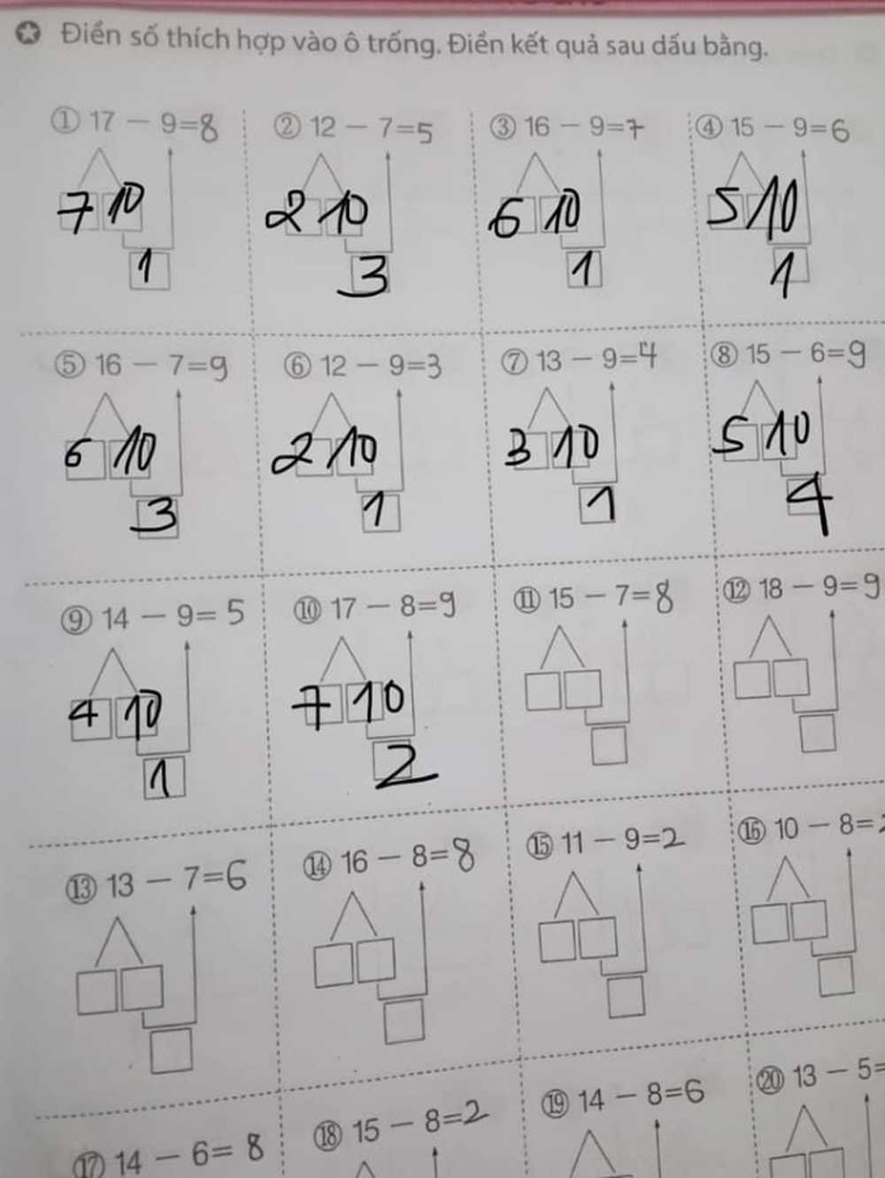 Cả nhà thức đêm giải bài toán cho con nhưng bó tay, lên mạng hỏi ai cũng sốc: Lớp 1 mà như lớp 10-3