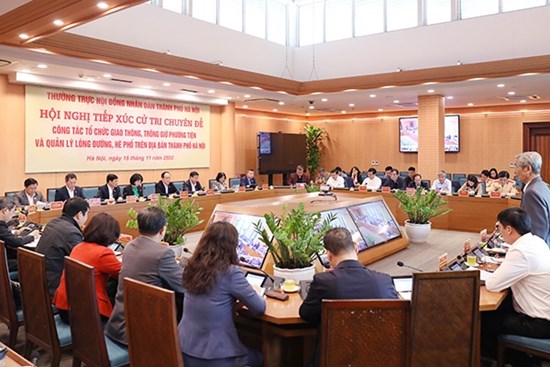 Tiếp xúc cử tri chuyên đề công tác tổ chức giao thông, trông giữ phương tiện và quản lý lòng đường, hè phố trên địa bàn Thành phố