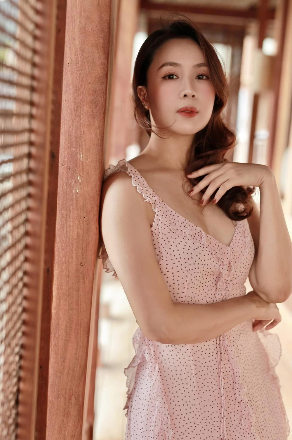 Nữ diễn viên Việt mà nhiều sao nam khao khát được hôn: Giấu kín chồng 15 năm, 40 tuổi vẫn đẹp nuột nà-3