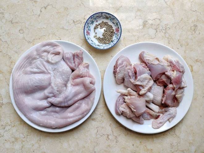 Trời lạnh nấu món canh từ gà và một bộ phận của lợn cho ấm bụng, cách nấu mới dễ làm sao!-1