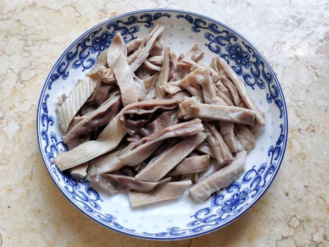 Trời lạnh nấu món canh từ gà và một bộ phận của lợn cho ấm bụng, cách nấu mới dễ làm sao!-8