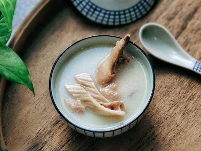 Trời lạnh nấu món canh từ gà và một bộ phận của lợn cho ấm bụng, cách nấu mới dễ làm sao!-10